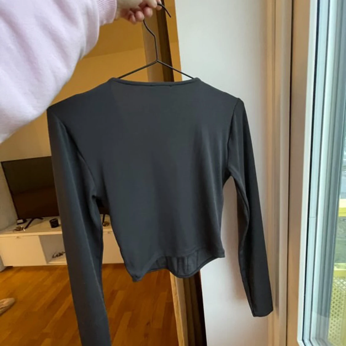 Grå långärmad korsettopp från Aritzia - 3