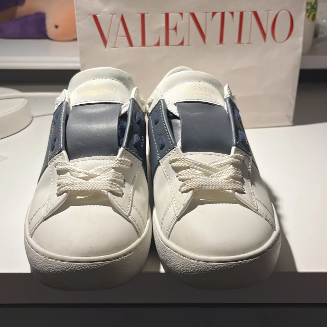 Valentino sneakers med blå detalj - 2