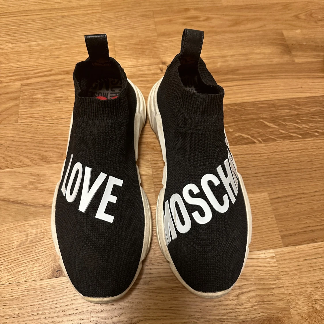 Svarta sneakers från Moschino - 1