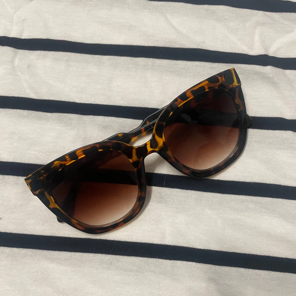 Leopardmönstrade solglasögon chimi