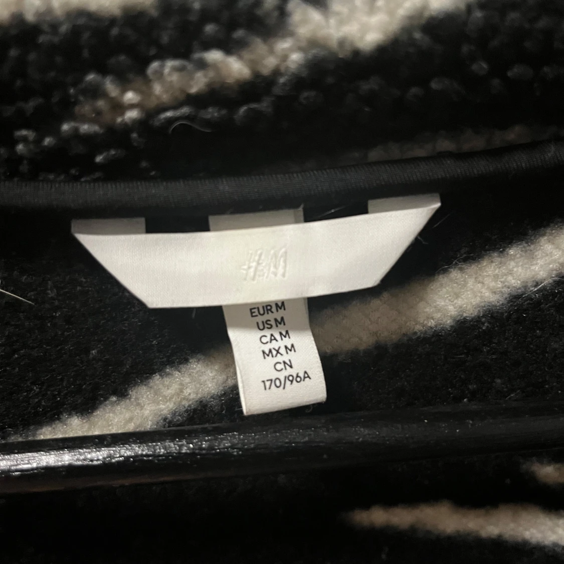 Svart och vit teddyjacka från H&M - 2