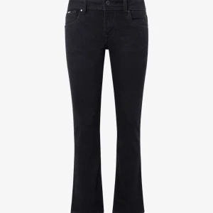 Pepe jeans - Säljer dessa pepe jeans i modellen saturn, de är mid waist och straight men skulle säga att de är mer åt det lågmidjade hållet. Köpta här på Plick men aldrig använda. 💘