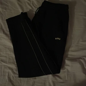 Hugo boss byxor - Fina och sköna Hugo boss mjukis byxor storlek s 