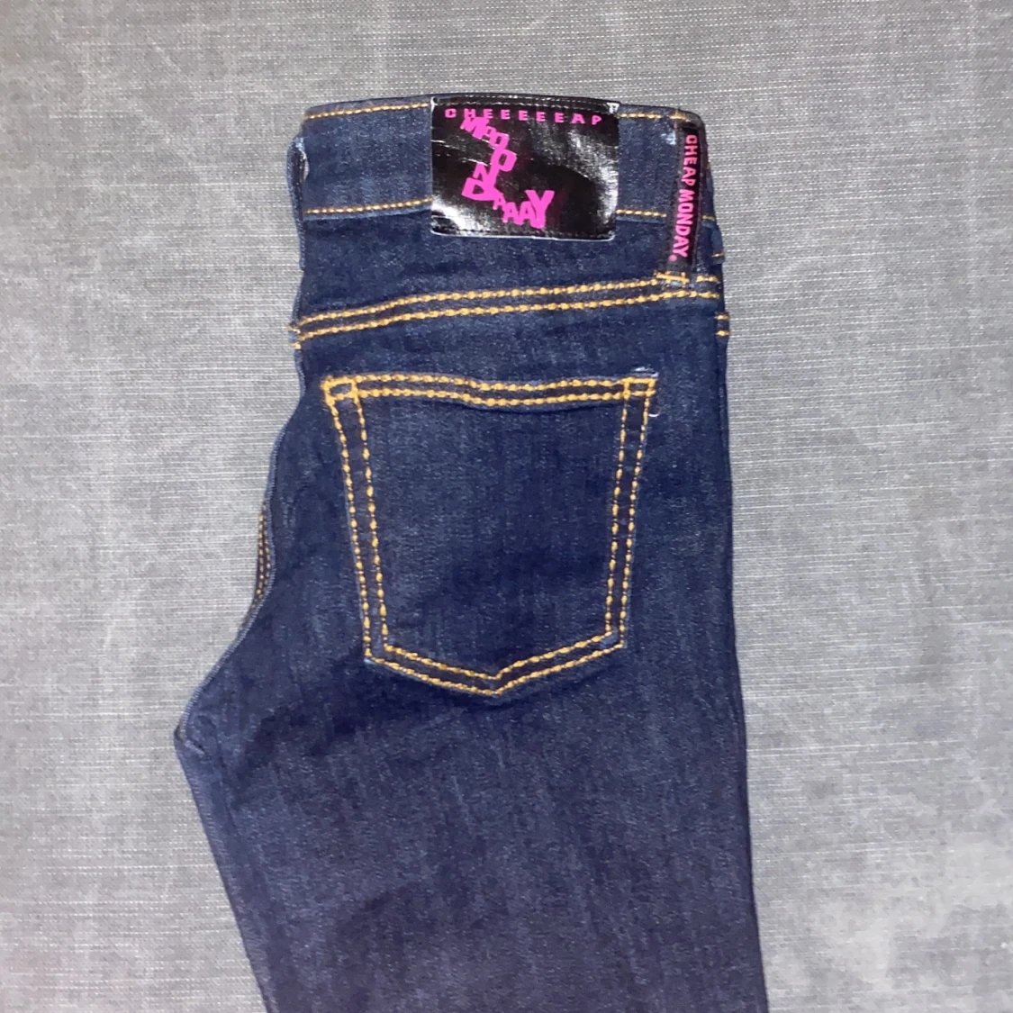 Mörkblå jeans från Cheap Monday stl- 30/32