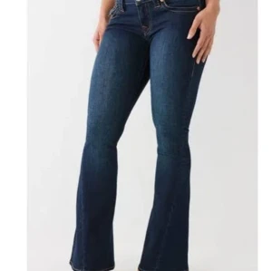 True religion jeans - BYTER ENDAST !! Undrar om någon vill byta mot storleken 27-28 , mot min som är storleken 29 !! 💞 nyskick men använda ett fåtal gånger men inga defekter !! MODELL : JOEY 