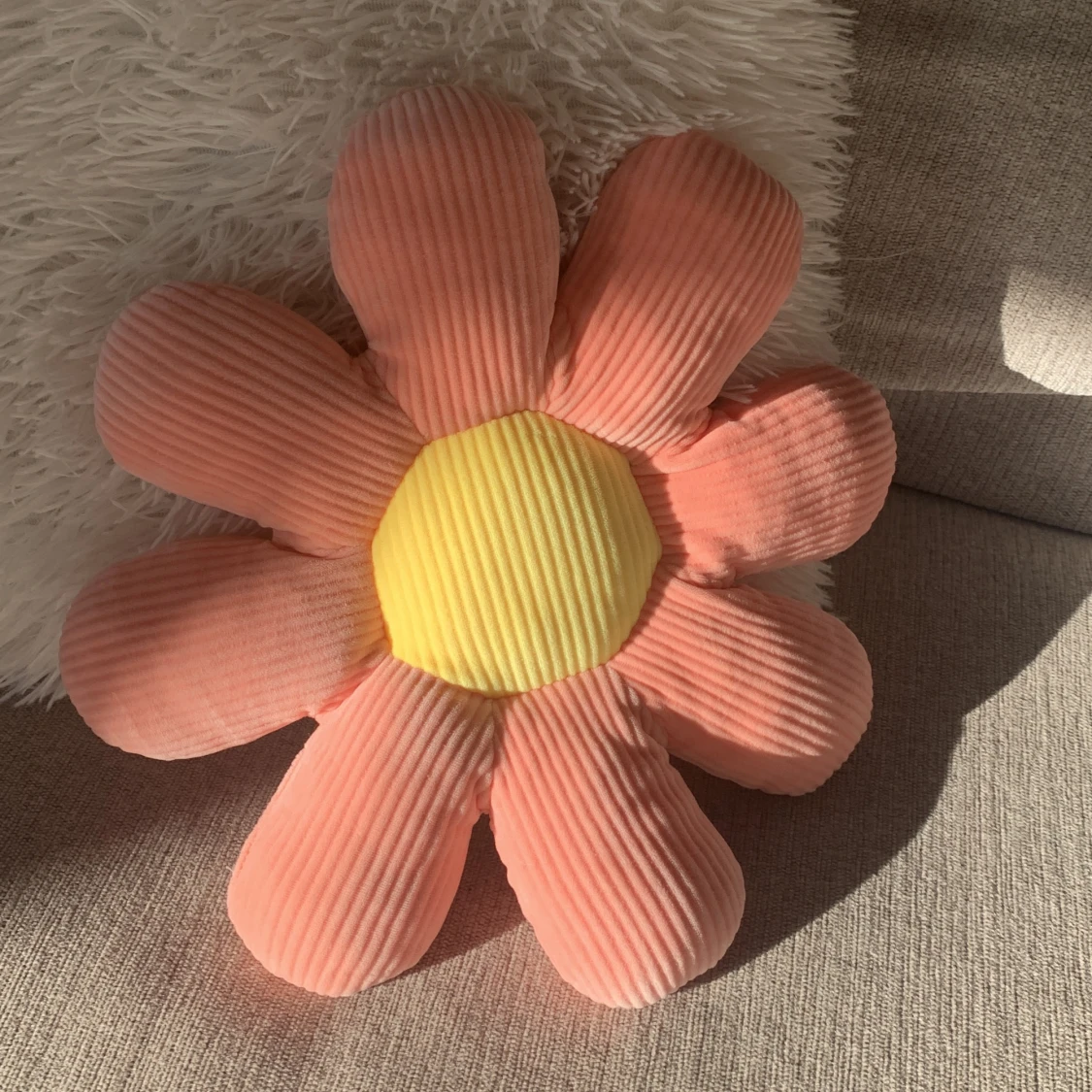 🩷Fin Blom formad kudde rosa och gul 🩷20kr +frakt🩷 - 90