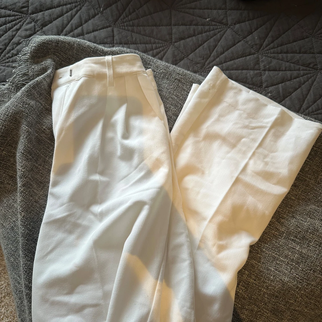 Vita byxor från BikBok - 90