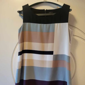 Klänning  - Klänning från Stockh Lm. Använd någon enstaka gång.