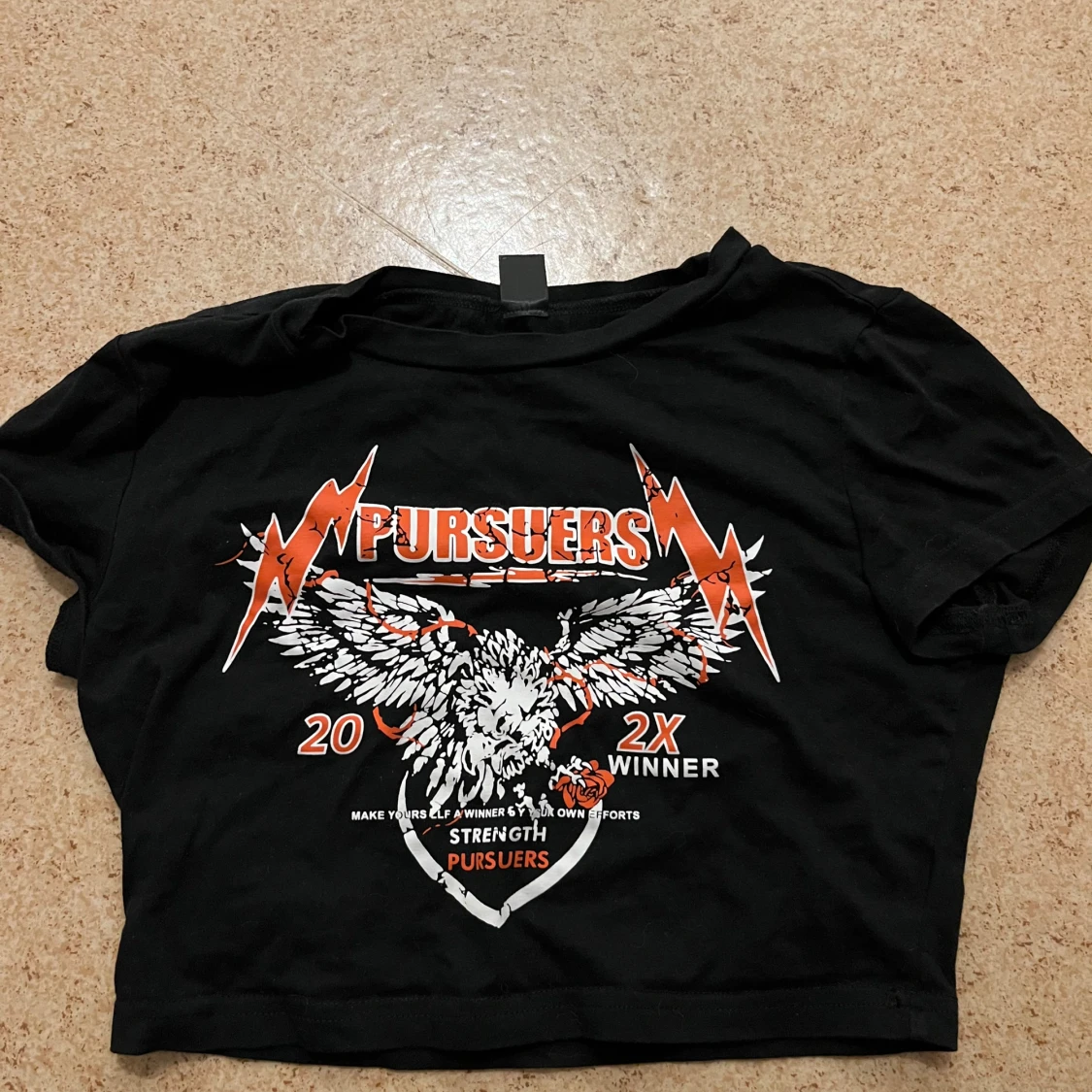 Svart croppad t-shirt från Shein - 91