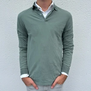 Massimo Dutti Tröja - Tröja från Massimo Dutti | Skick 10/10 | Storlek: M | Nypris: 699kr | Säljer för 349kr | Spårbar frakt via Postnord eller Instabox | Hör av dig vid frågor eller funderingar