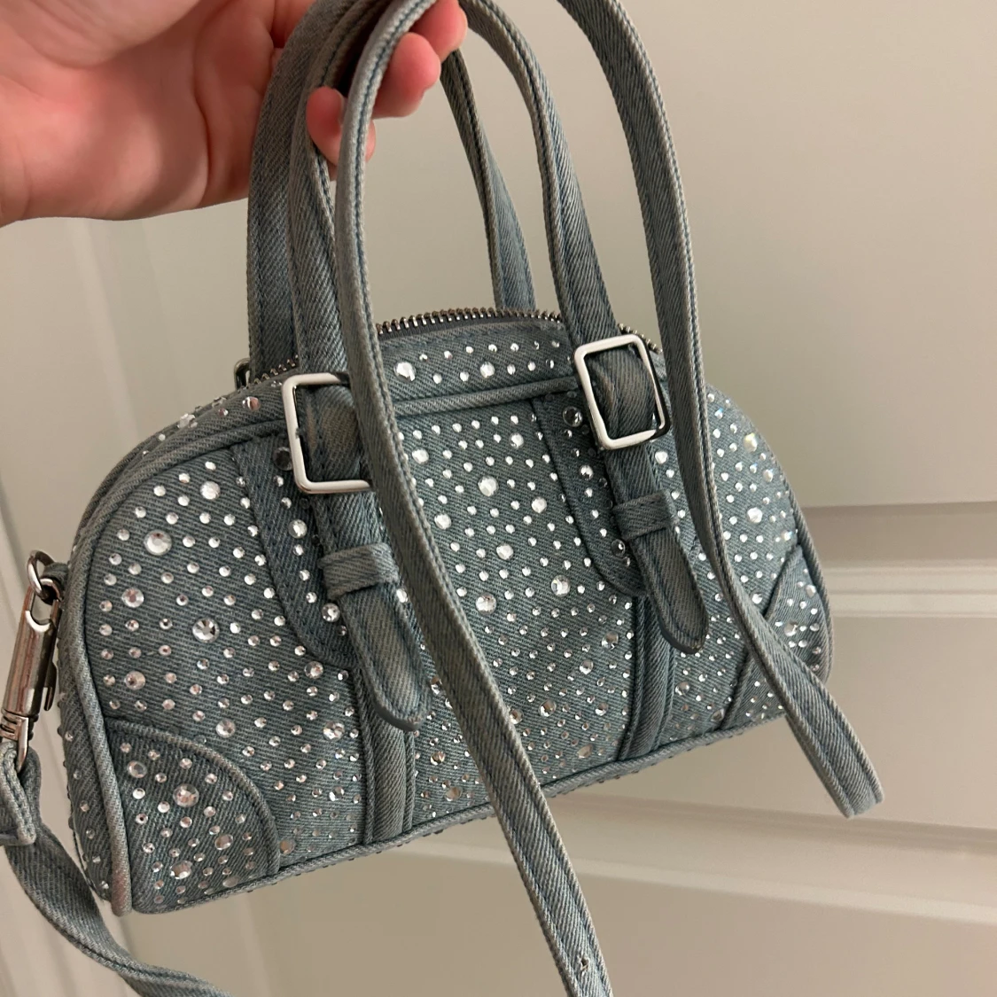 Glittrig väska Zara