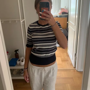 Supersöt randig tröja - Supersöt tröja som aldrig har kommit till användning. Kom gärna med prisförslag💕