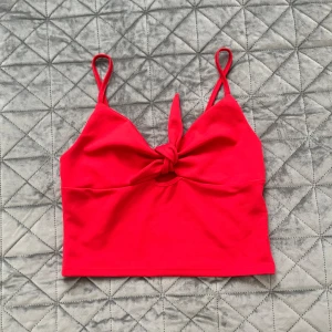 röd crop top - röd crop top i bra skick ❤️ 
