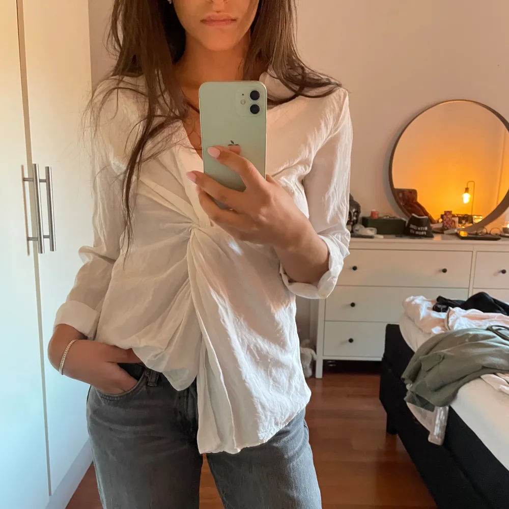 supersöt skjorta från zara!!❣️stilren och lätt att styla❤️🔥. Paidat.