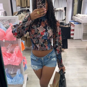 Gina blus - så fin classy blus ifrån en gammal kollektion av gina tricot  I storlek S