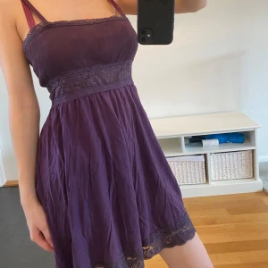 Lila nattlinne/klänning - Vintage nattlinne/klänning. Jättesöt, storlek S<3