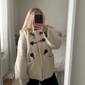 Dobber Merdie - Supersnygg jacka som tyvärr inte kommer till användning. Upplever den lite större i storleken, jag är 163. Nypris 1299 kr