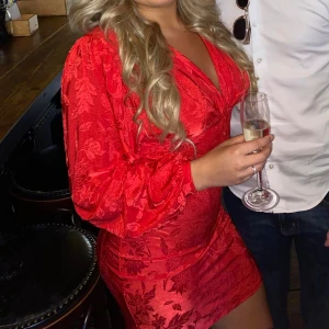 Klänning - Använt 1 gång. Hittar inga fler tillfällen att använda den 