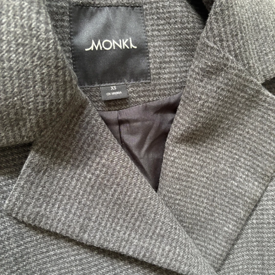 Grå kappa från Monki - 91