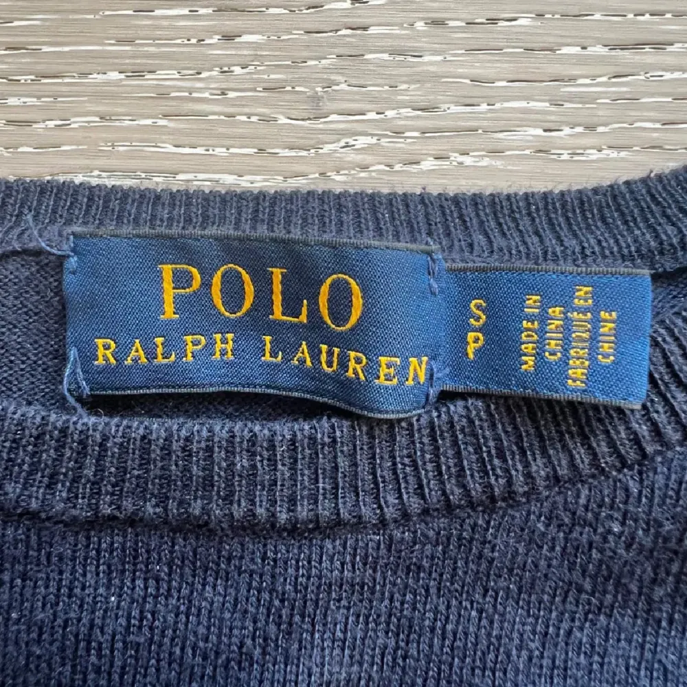 Ralph Lauren tröja! | Skick 9,5/10 | Nypris 2000kr, vårat pris endast 549kr | Storlek S |  Svarar gärna på era frågor och funderingar!. Tröjor & Koftor.