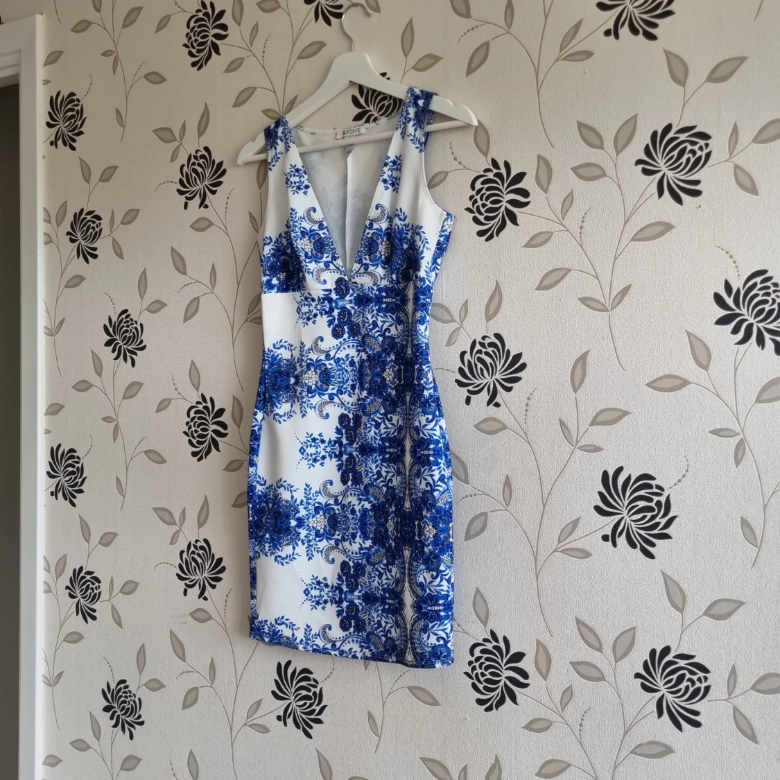 Vit och blå klänning från NLY One - 93