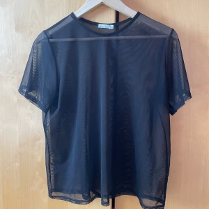 Svart mesh t-shirt - Snygg ”genomskinlig” t-shirt