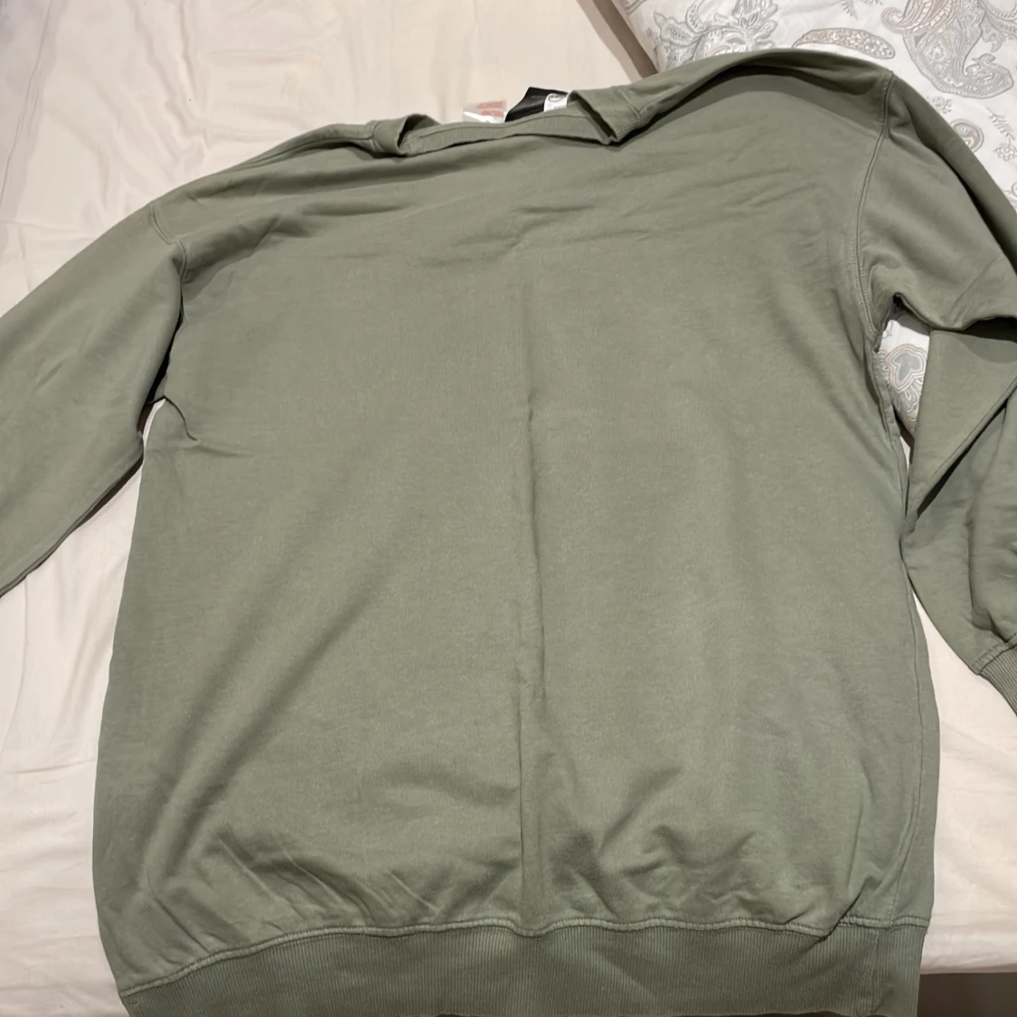 Grön tröja med Musse Pigg från H&M - 90