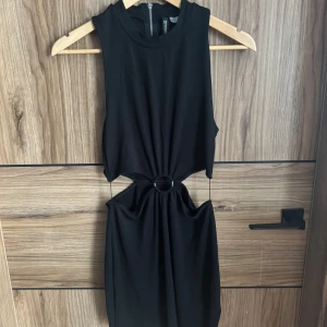 Svart mini klänning  - Svart mini klänning, helt ny, M 