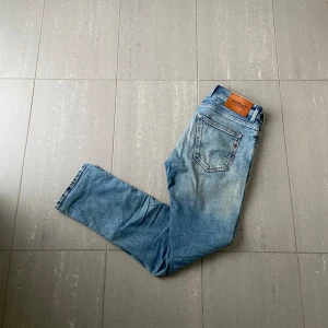Replay Grover jeans - Säljer nu dessa blåa replay jeans, skriv för fler bilder/frågor🙌🏼