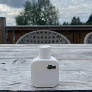 Lacoste parfym  - Riktigt fräsch sommar doft. Ca 25ml av 30ml kvar ! 