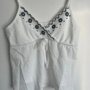 Gulligt sommarlinne - HELT NY. Aldrig snvänd då den inte passar💕 100kr nypris, säljer för 90☀️