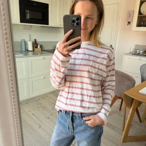 Randig tröja från Zara - Iprincip aldrig använd. Barnstorlek men stor i storlek och funkar till xs-s dam