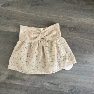 Off shoulder topp - Jättesöt topp passar till allt, nyskick med lapp kvar. 