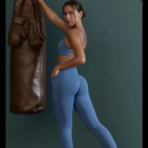 Helt nya tights - Helt nya träningstights från Bo tee. Ej använd. Säljer pga för liten för mig. Kontakta vid mer info. Pris kan diskuteras.