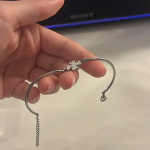 Armband - jättefint armband från ur& penn med en klöver💓(äkta) nypris:200kr