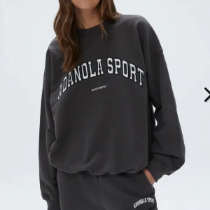 Adanola sweatshirt i färgen coffe bean - Använd fåtal gånger i storlek S. 
