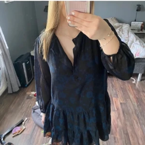 Jätte fin klänning zara - Jätte söt klänning bra Zara som knappt är använd Stl m