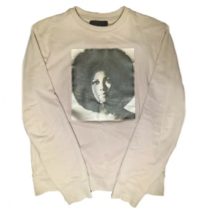 Limitato Crewneck - - Beige - Storlek: Large - Fint skick (9/10) - Nypris: 4500 SEK