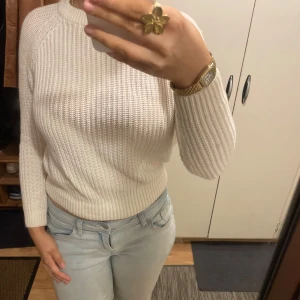 Vit stickad tröja - Jättesöt stickad tröja från lager 157!!💓💓 Tryck gärna på köp nu knappen!!💗