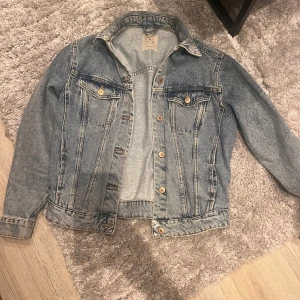 Jeansjacka - jeansjacka från Vero Moda✨storlek S men passar även som större💗
