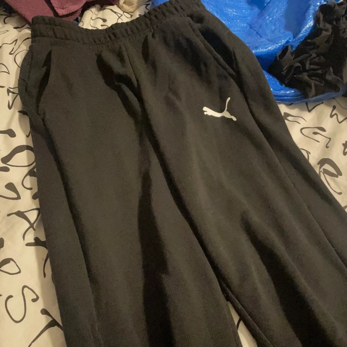 Svarta mjukisbyxor från Puma - 90