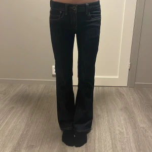 Marinblå jeans  - Marinblå jeans, jättefint skick! Hör av dig vid frågor 