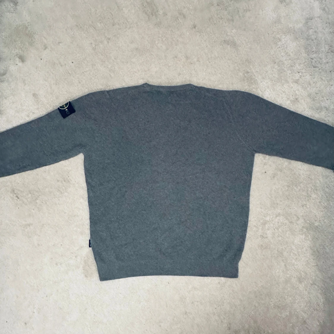 Grå stickad tröja  - 90