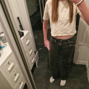 Cropped t-shirt - Lite skrynklig men går att lösa.