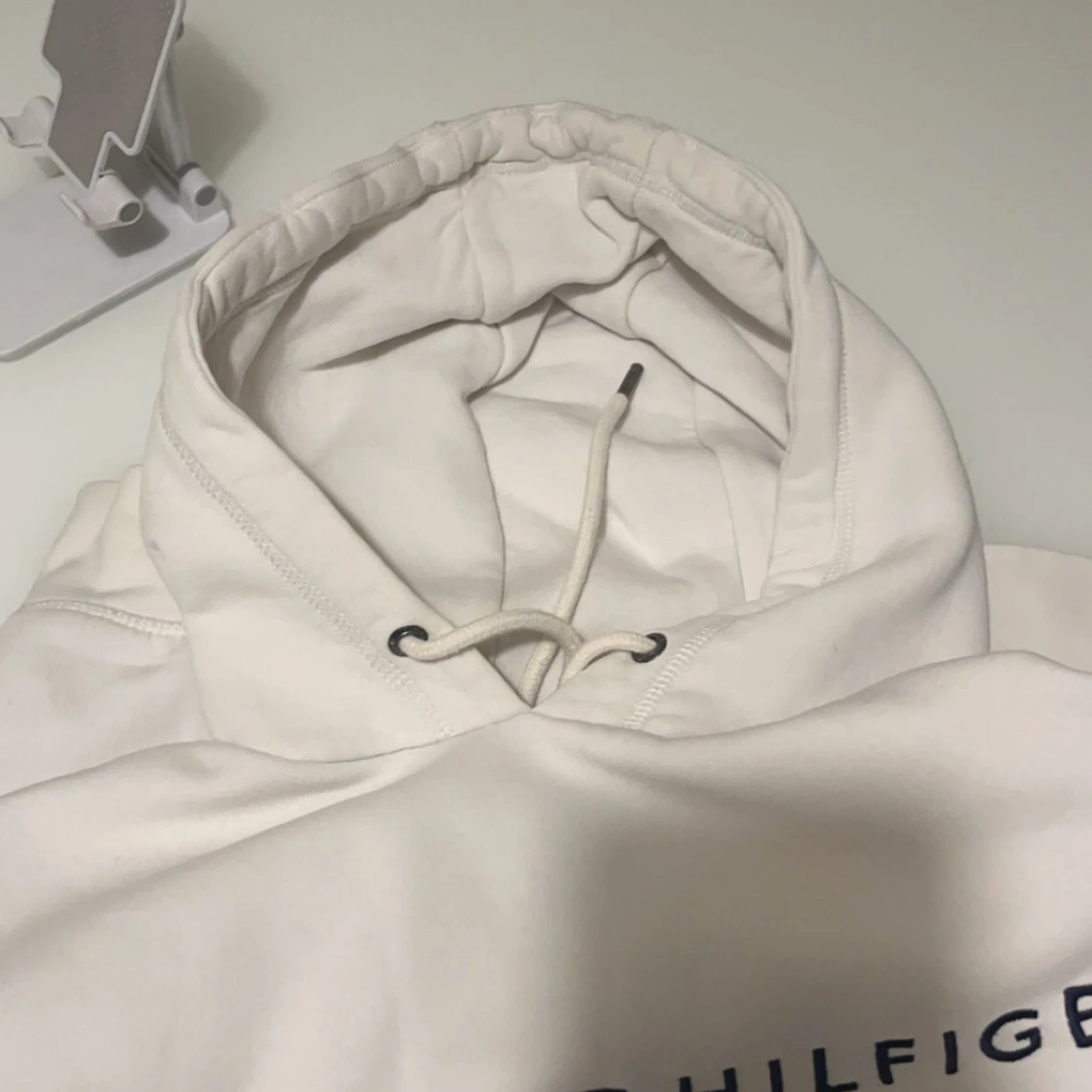 Vit hoodie från Tommy Hilfiger - 91