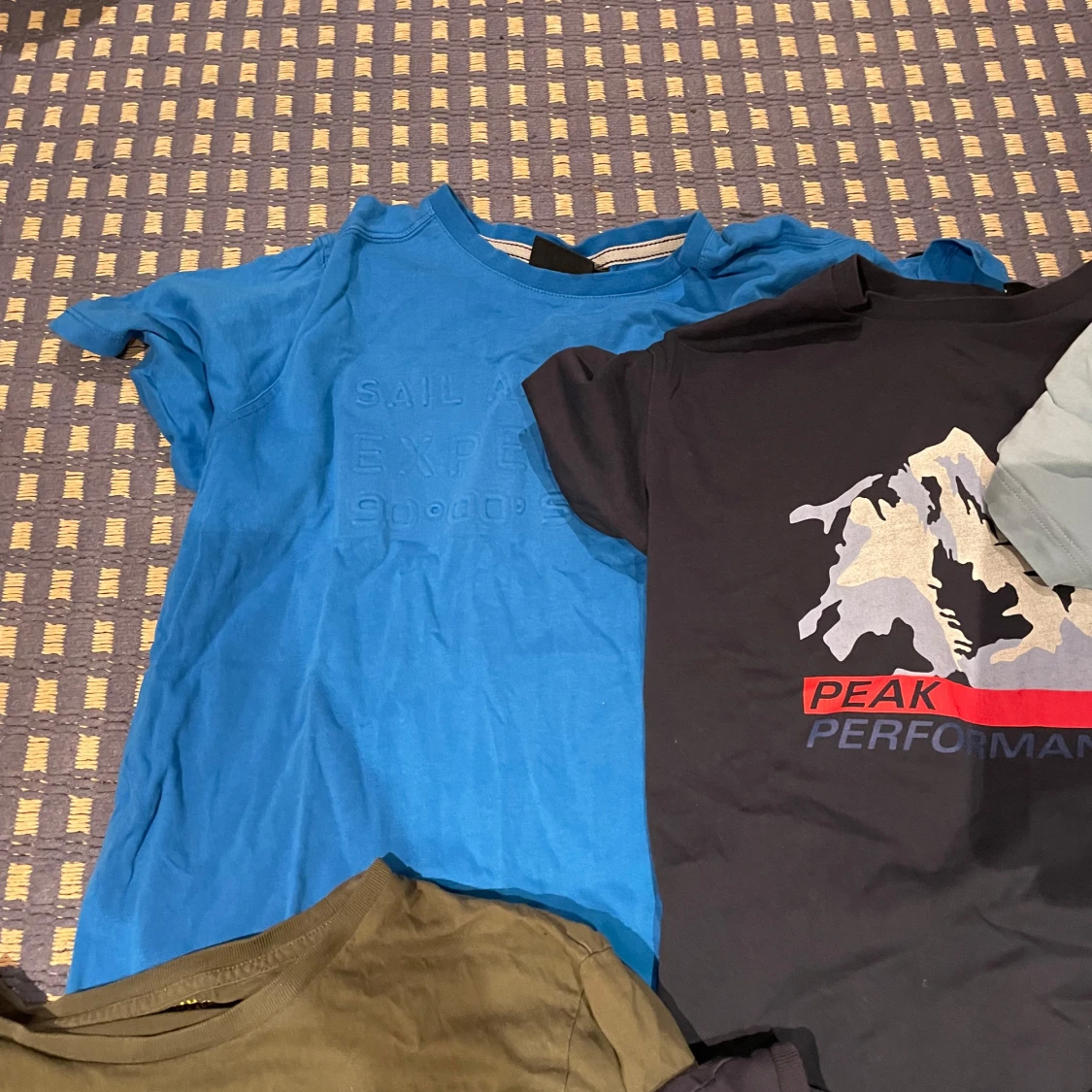 Paket med T-shirts från Ralph Lauren, Lacoste, Peak Performance och Sail Racing - 93