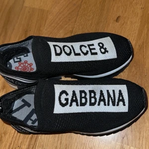 Dolce Gabbana skor  - Använda fåtal gånger.  Ej äkta.