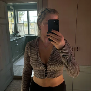 Zara topp - Säljer denna zara toppen, storlek M 