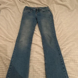 Ljusblå ltb jeans  - Sjukt snygga ltb jeans i modell valerie, storlek 24/32! Andvända 3 gånger❤️så väldigt bra skick !