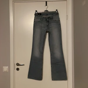 Lee jeans - Säljer tyvärr en av mina favorit jeans från Lee, då dem har blivit försmå. Knappt använda alltså i nyskick.
